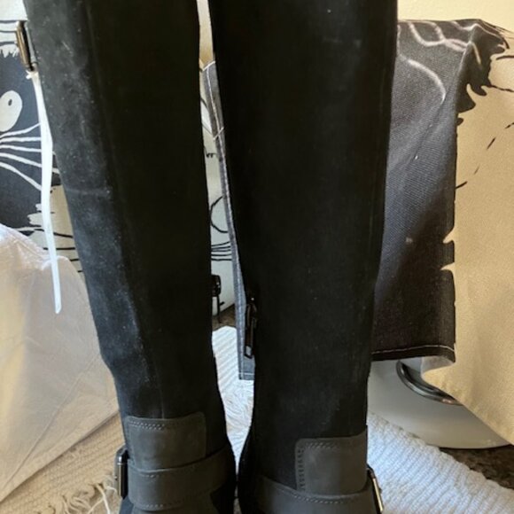 Nice Pair of UGG waterproof boots - Picture 2 of 13